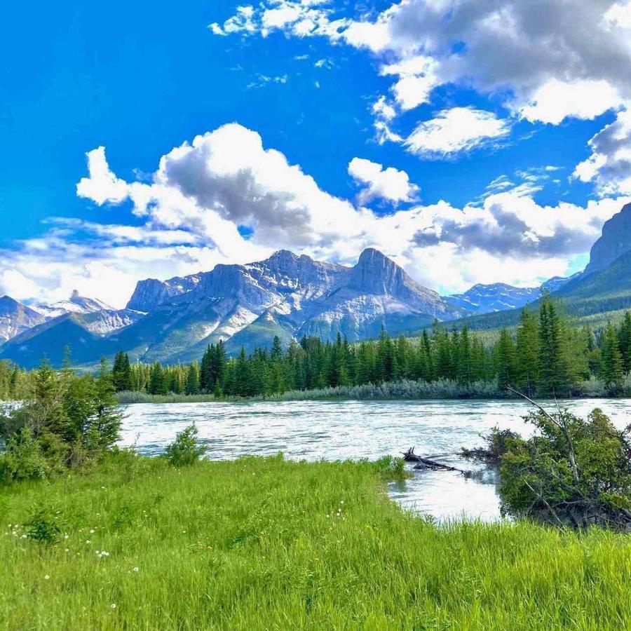 Wanna Get Away This Summer And Fall At The Crossing Канмор Екстериор снимка